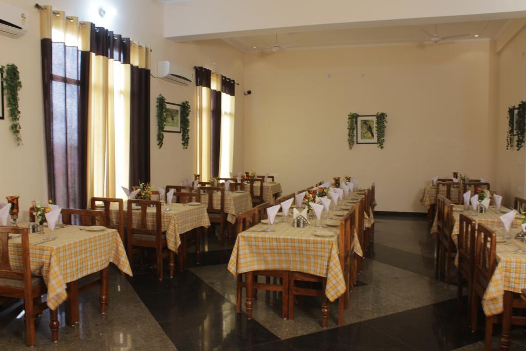Geetanjali Hotel & Motel Бхаратпур Экстерьер фото