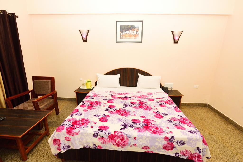 Geetanjali Hotel & Motel Бхаратпур Экстерьер фото